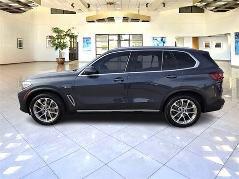 Used 2022 BMW X5 xDrive45e image 4