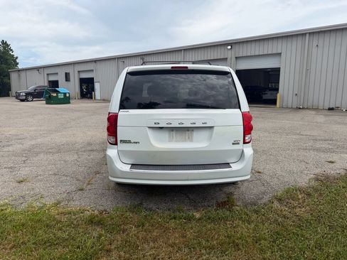 Used 2019 Dodge Grand Caravan SXT FWD image 6