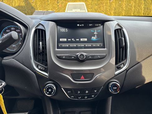 Used 2017 Chevrolet Cruze LT w/ RS Package image 25