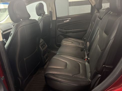 Used 2018 Ford Edge Titanium w/ Equipment Group 301A AWD/4WD image 15