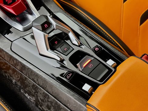 Used 2021 Lamborghini Huracan EVO RWD image 21