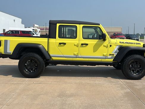 Used 2023 Jeep Gladiator Sport w/ Off Road Group image 10