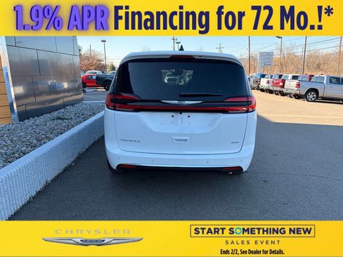 New 2026 Chrysler Pacifica Select image 7
