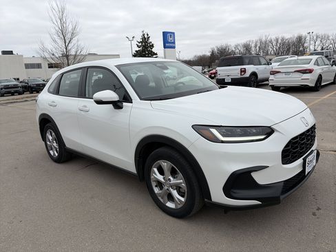 Certified 2023 Honda HR-V LX image 3