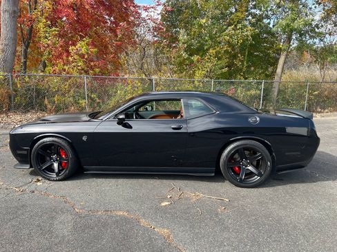 Used 2017 Dodge Challenger SRT Hellcat image 3