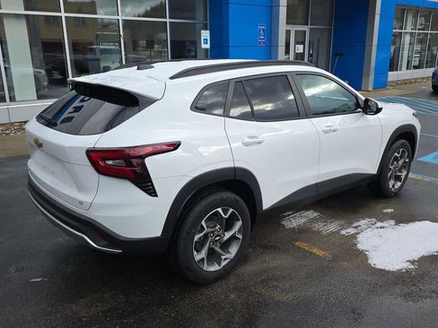 New 2025 Chevrolet Trax LT w/ Driver Confidence Package image 8