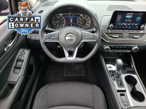 Used 2024 Nissan Altima 2.5 SV image 2