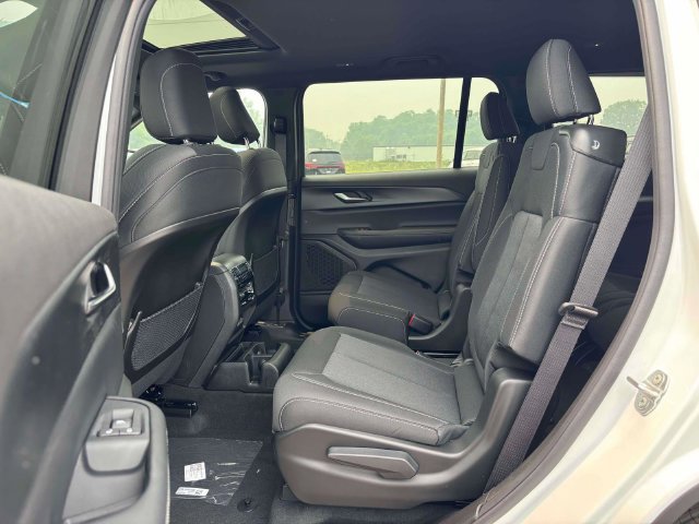 New 2026 Jeep Grand Cherokee L 4WD image 7