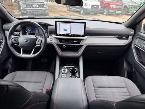 Used 2025 Ford Explorer ST-Line w/ ST-Line Street Pack AWD/4WD image 18