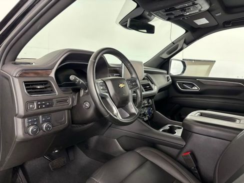 Used 2023 Chevrolet Suburban LT w/ LT Signature Plus Package image 9