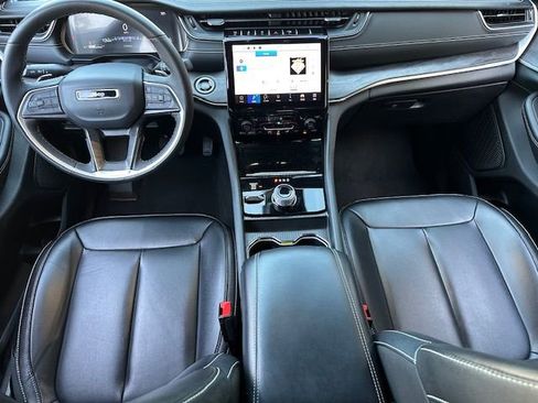 Used 2024 Jeep Grand Cherokee Limited image 13