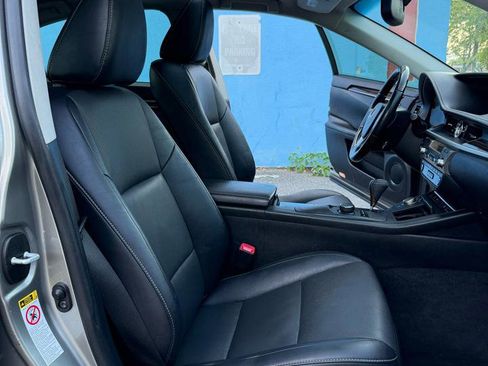 Used 2015 Lexus ES 350 w/ Premium Package FWD image 26