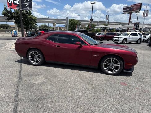 Used 2022 Dodge Challenger R/T RWD image 5