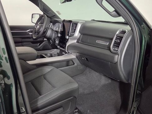 New 2026 RAM 1500 4x4 Crew Cab image 32