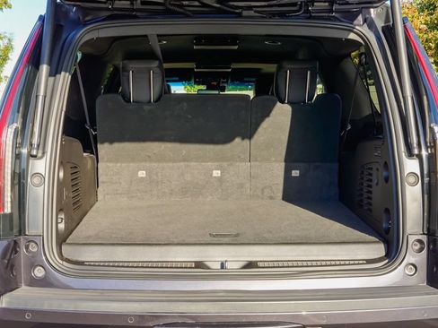 Used 2018 Cadillac Escalade ESV Platinum AWD/4WD image 9