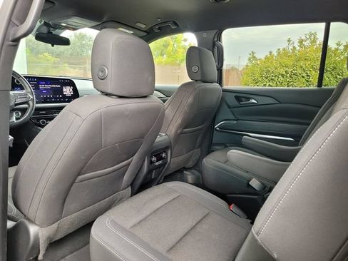 Used 2024 Chevrolet Traverse LT FWD image 16