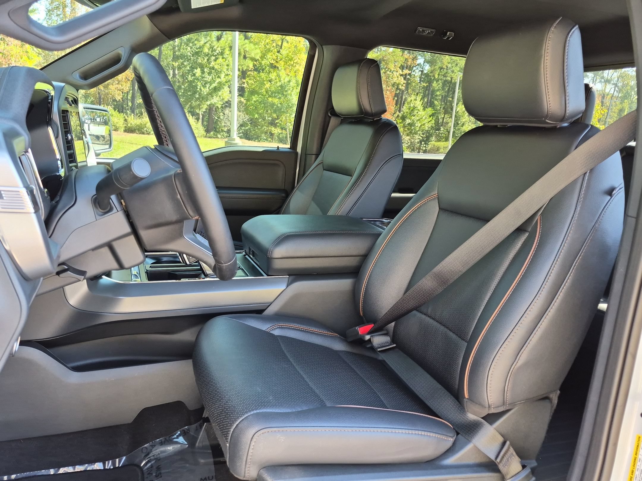 Used 2025 Ford F150 Lariat w/ Equipment Group 501A Mid AWD/4WD image 5