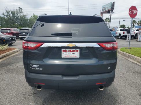Used 2020 Chevrolet Traverse LT w/ LT Premium Package FWD image 4
