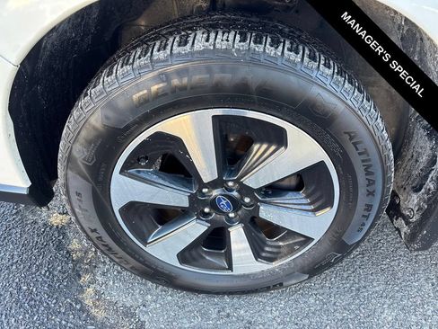 Used 2017 Subaru Forester 2.5i Premium w/ All-Weather Package AWD/4WD image 9