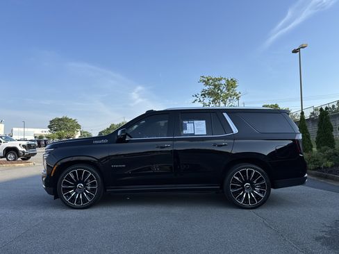 Used 2025 Chevrolet Tahoe High Country AWD/4WD image 7