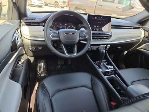 Certified 2025 Jeep Compass Limited image 12
