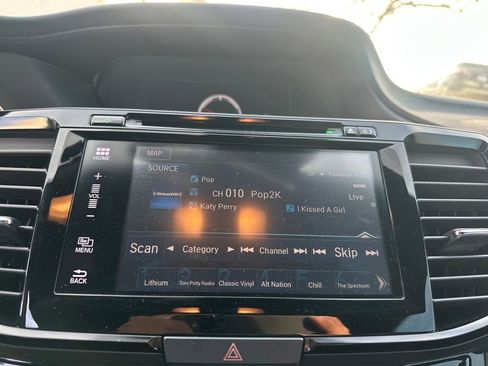 Used 2016 Honda Accord Touring image 14