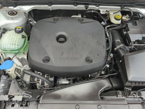 Used 2019 Volvo XC40 T5 Momentum AWD/4WD image 21