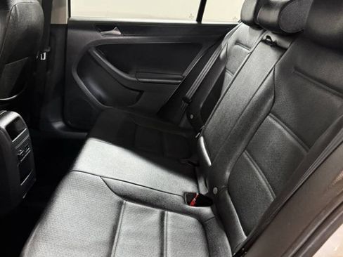 Used 2012 Volkswagen Jetta SE FWD image 18