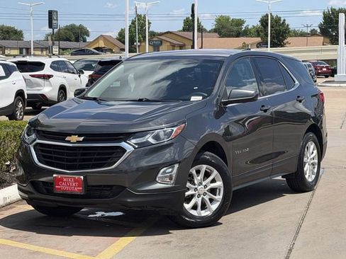 Used 2018 Chevrolet Equinox LT FWD image 2