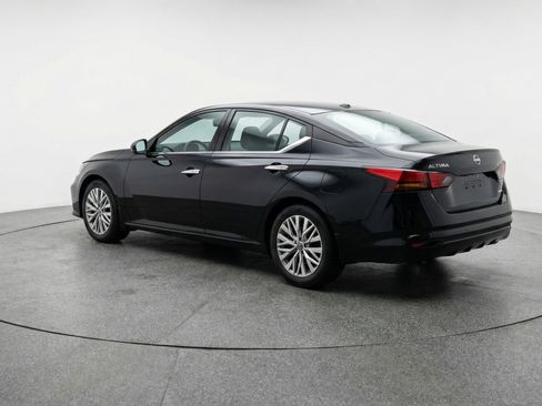 Used 2025 Nissan Altima 2.5 SV FWD image 6