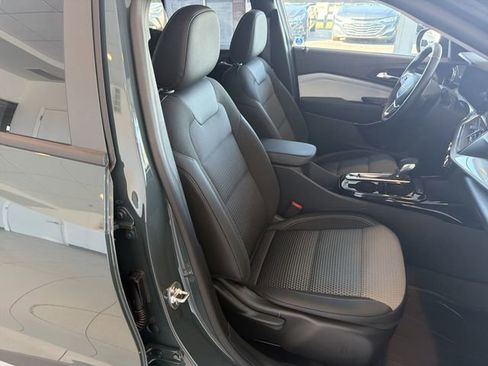 Certified 2025 Chevrolet Trax LT w/ Driver Confidence Package image 18