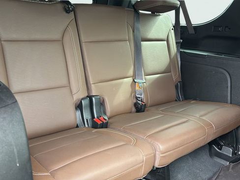 Used 2021 Chevrolet Suburban High Country w/ Premium Package AWD/4WD image 14