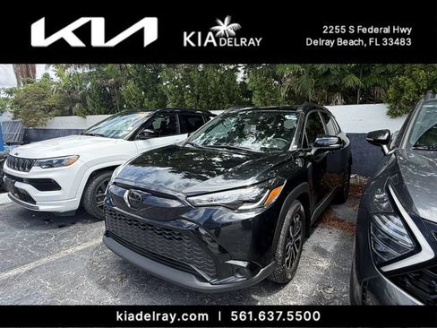 Used 2025 Toyota Corolla Cross AWD Hybrid w/ Moonroof Package image 4