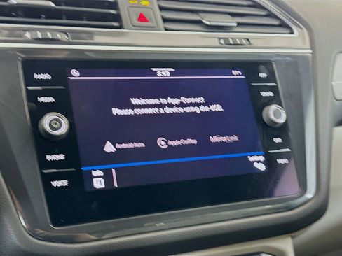 Used 2022 Volkswagen Tiguan SE image 21