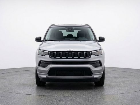 Used 2025 Jeep Compass Limited AWD/4WD image 2