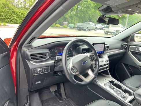 Used 2020 Ford Explorer XLT w/ Equipment Group 202A AWD/4WD image 10