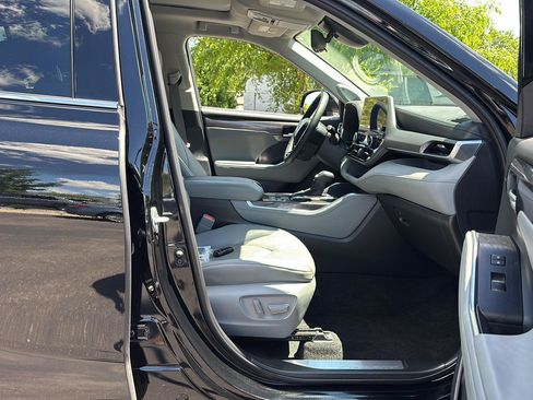 Used 2026 Toyota Highlander Platinum AWD/4WD image 11