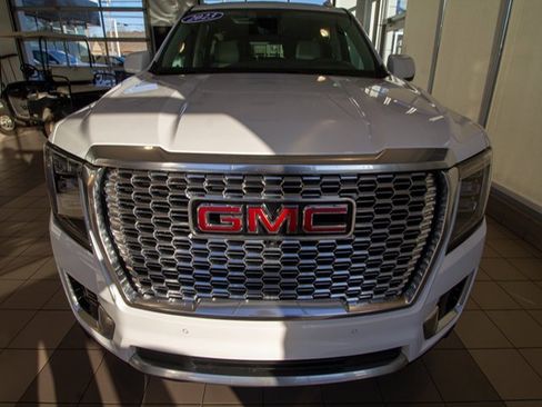 Used 2023 GMC Yukon Denali w/ Denali Reserve Package image 3