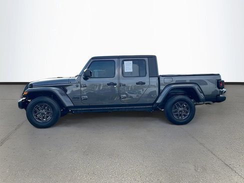 Certified 2024 Jeep Gladiator Sport AWD/4WD image 4
