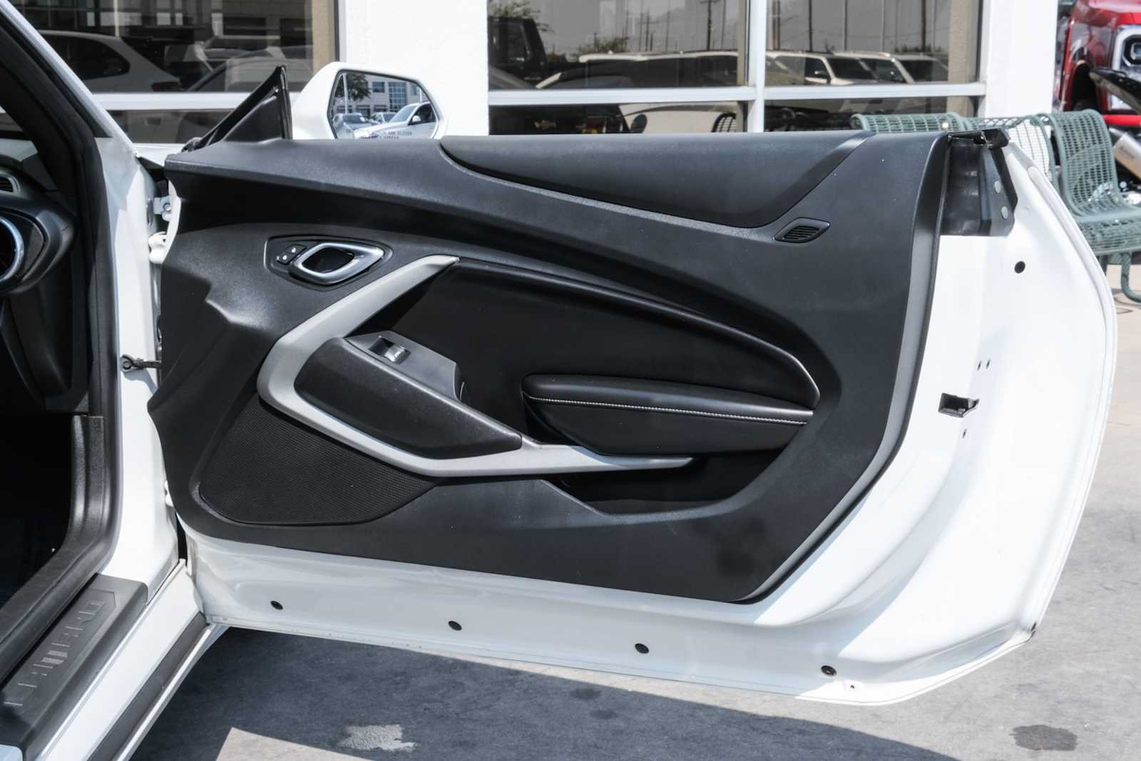 Used 2018 Chevrolet Camaro SS RWD image 34