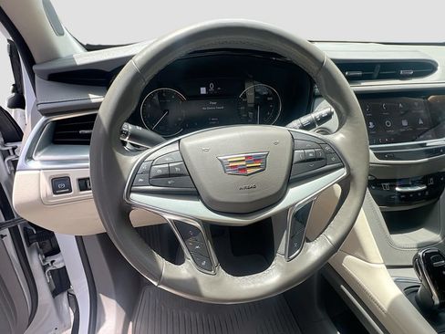 Used 2023 Cadillac XT5 Premium Luxury FWD image 11