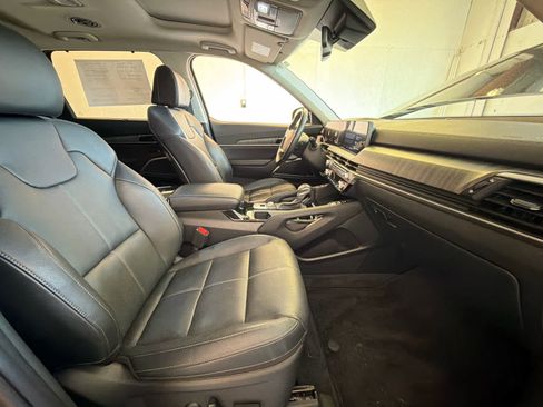 Used 2024 Kia Telluride EX w/ EX Captain's Chair Package FWD image 25