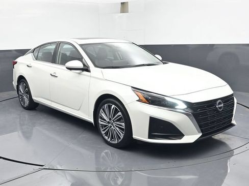 Used 2023 Nissan Altima 2.5 SL AWD/4WD image 2