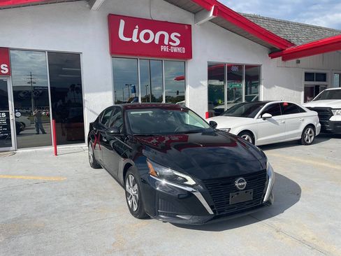 Used 2023 Nissan Altima 2.5 S FWD image 3