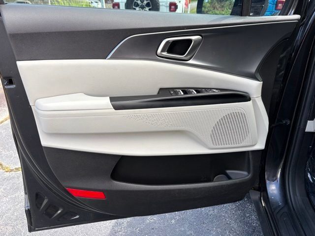 Used 2023 Kia Carnival LX FWD image 23