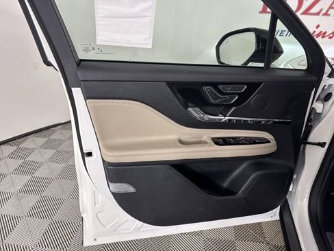 New 2026 Lincoln Corsair Premiere image 15