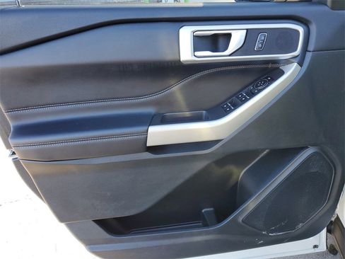 Used 2022 Ford Explorer XLT w/ Equipment Group 202A image 21