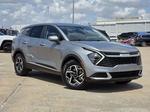 Used 2025 Kia Sportage LX FWD image 2