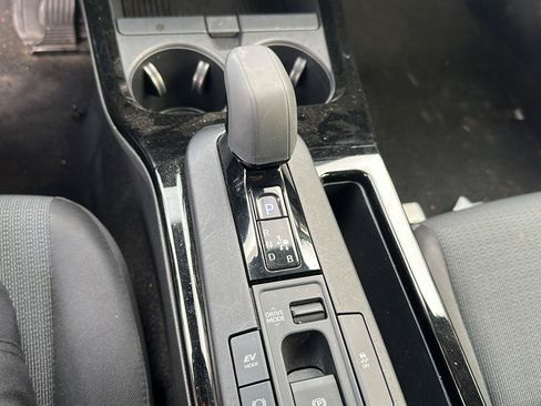 Certified 2025 Toyota Prius LE FWD image 14