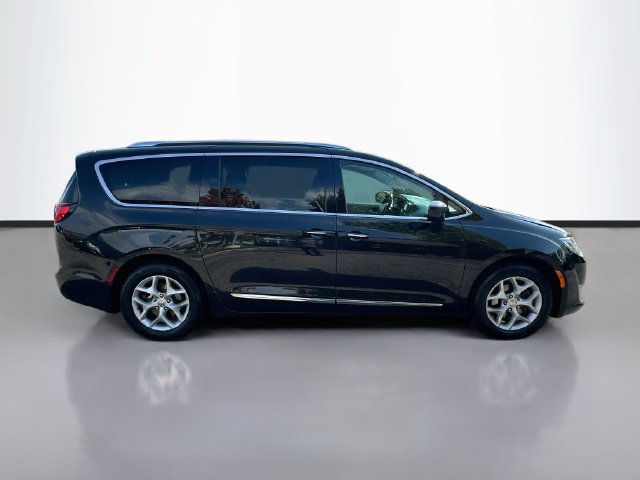 Used 2018 Chrysler Pacifica Touring-L w/ Tire & Wheel Group FWD image 4